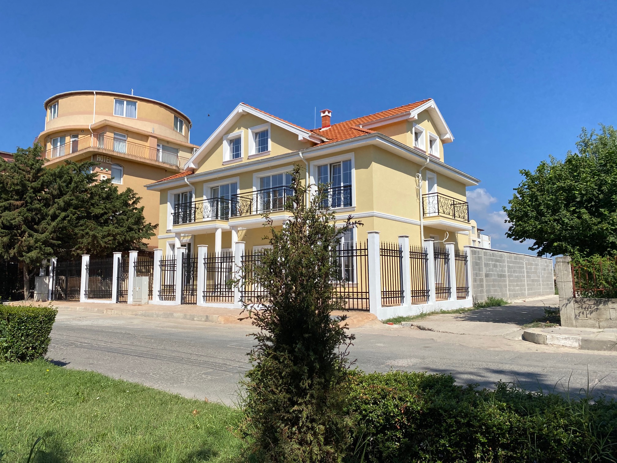 Avalon Real Estate - Luxushaus am Meer in Ravda